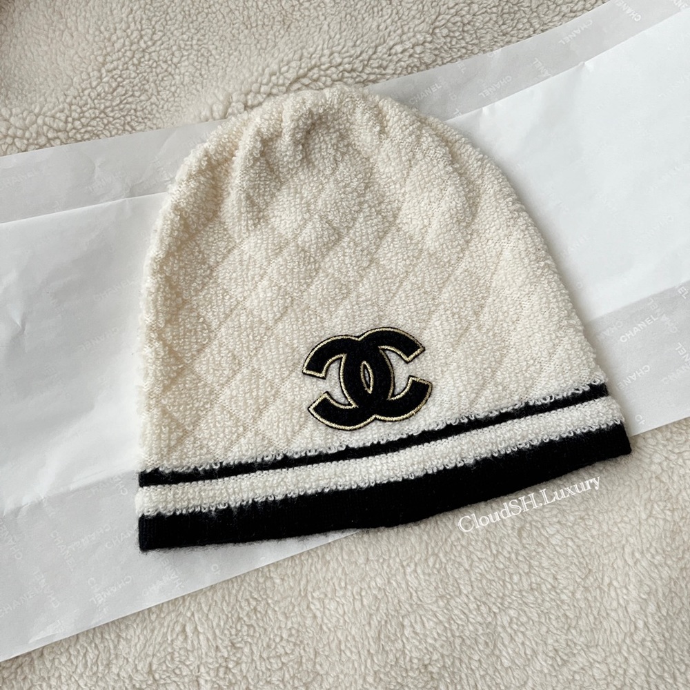 Auth Chanel Classic CC Logo White Cashmere Beanie - Excellent